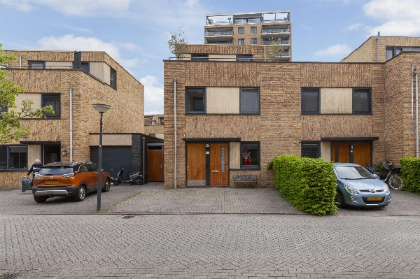 Hugo de Vriesstraat 23